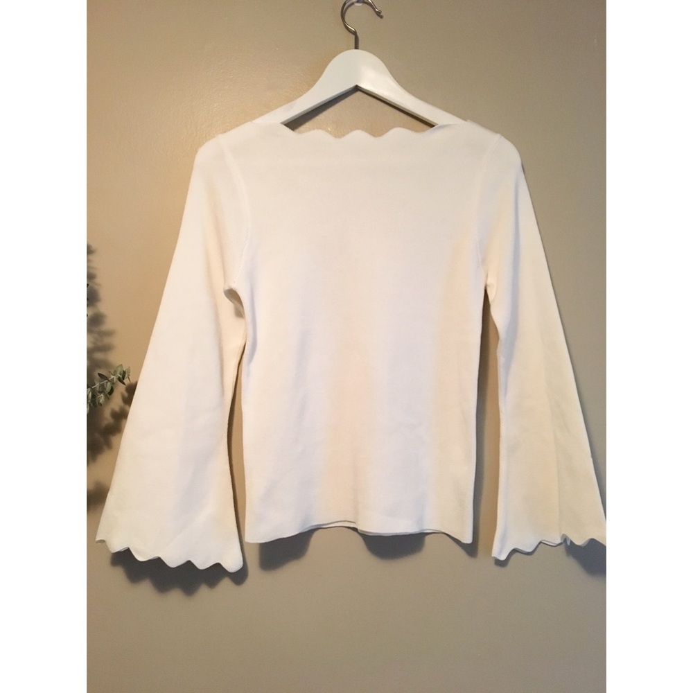 NWOT White scallop-edge knit sweater